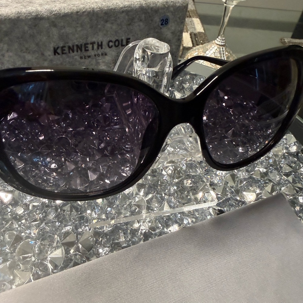 Kenneth Cole New York Black Oversized Sunglasses Classic Designer w/ Case